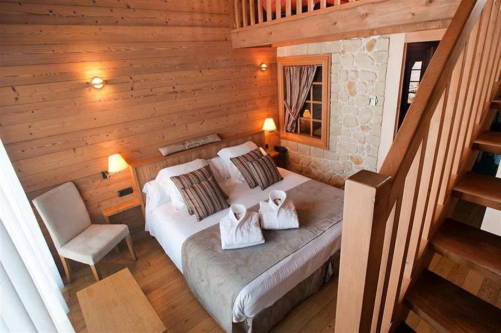 Hotel La Placa Garriguella 3*,